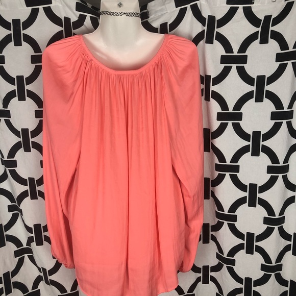 💰💵SOLD💵💰SOLD💰💵SOLD💵💰Jennifer Lopez  Blouse - Picture 4 of 6